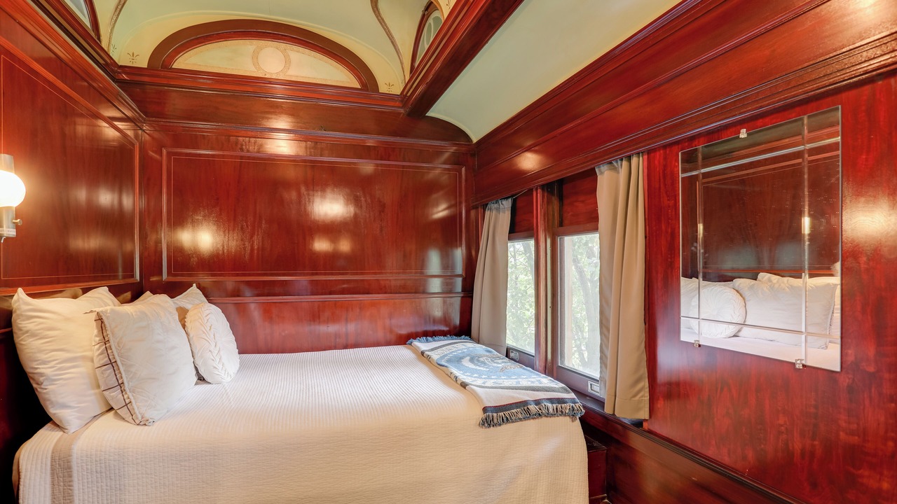 Photo of Bedroom in Adrian Furnace