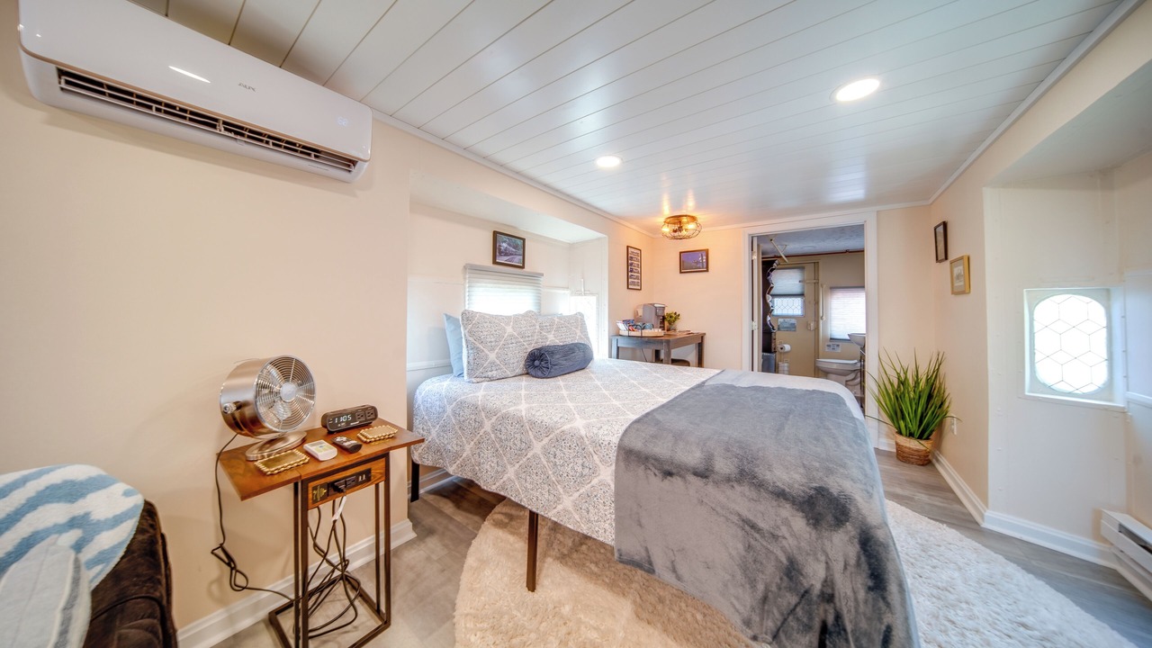 Photo of Bedroom in Adrian Furnace