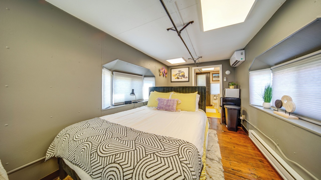 Photo of Bedroom in Adrian Furnace