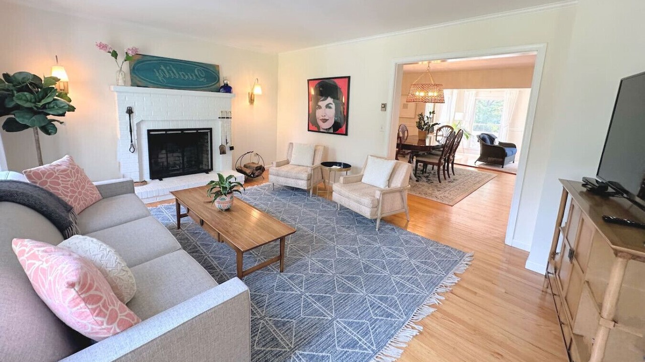 Photo of Livingroom in Unionville