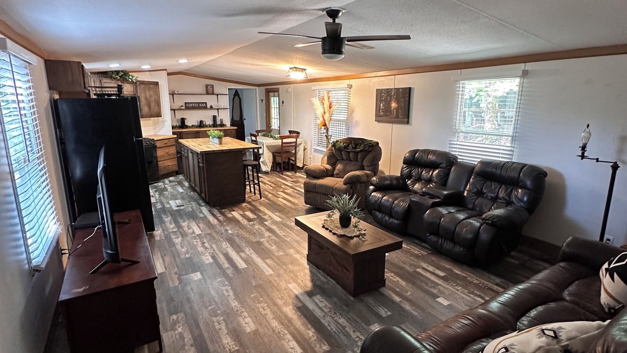 Photo of Livingroom in Ashley Oaks
