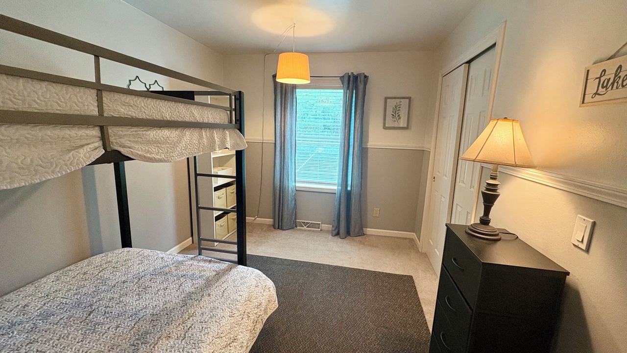 Photo of Bedroom in James Creek