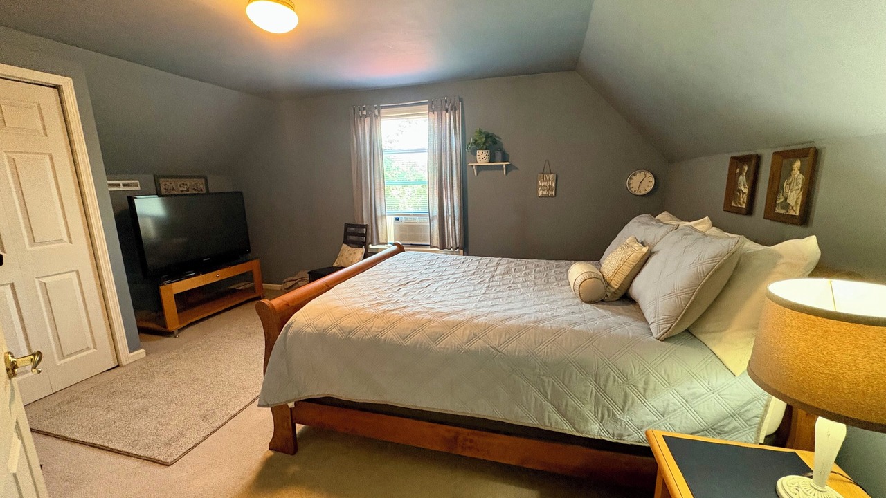 Photo of Bedroom in James Creek