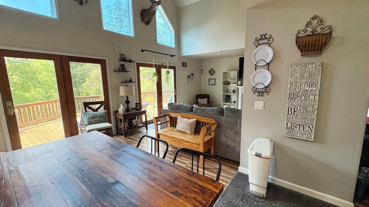 Photo of Livingroom in James Creek
