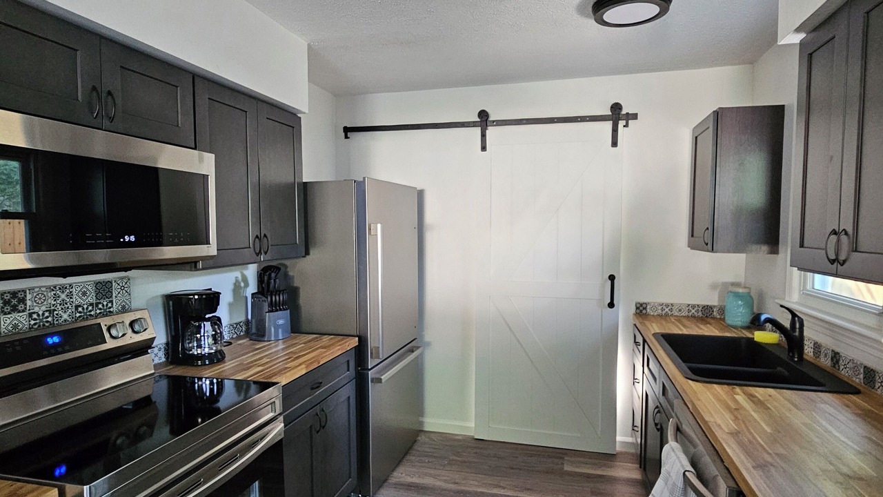 Photo of Kitchen in Mentor Headlands