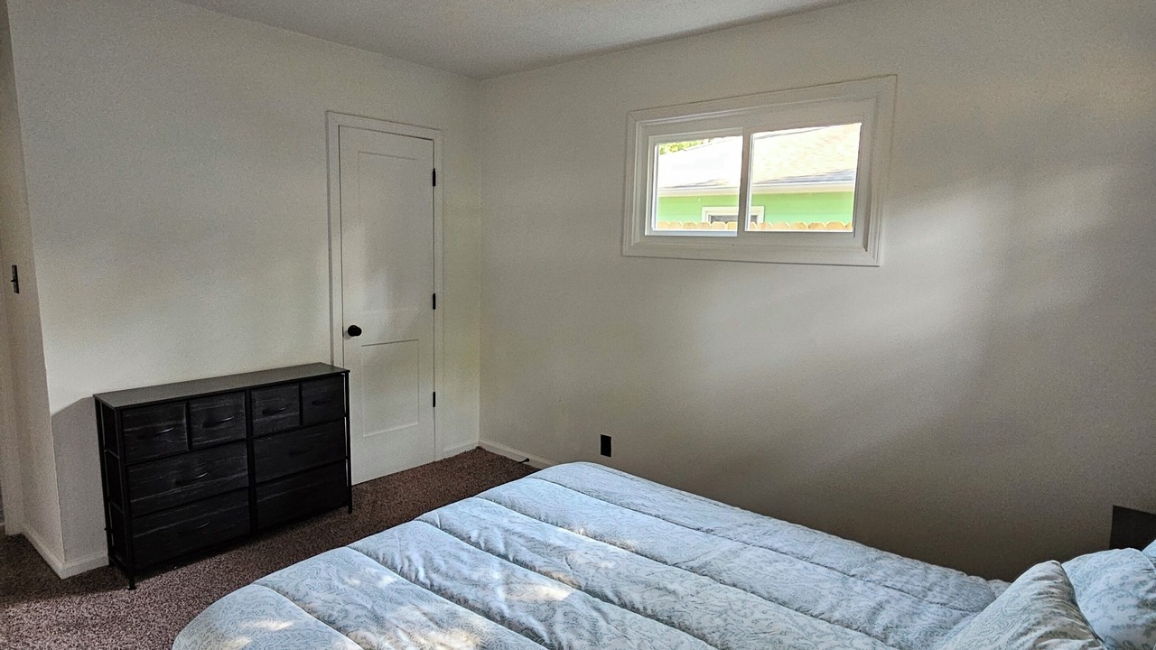 Photo of Bedroom in Mentor Headlands