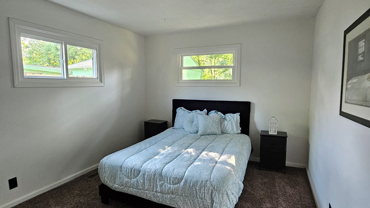 Photo of Bedroom in Mentor Headlands