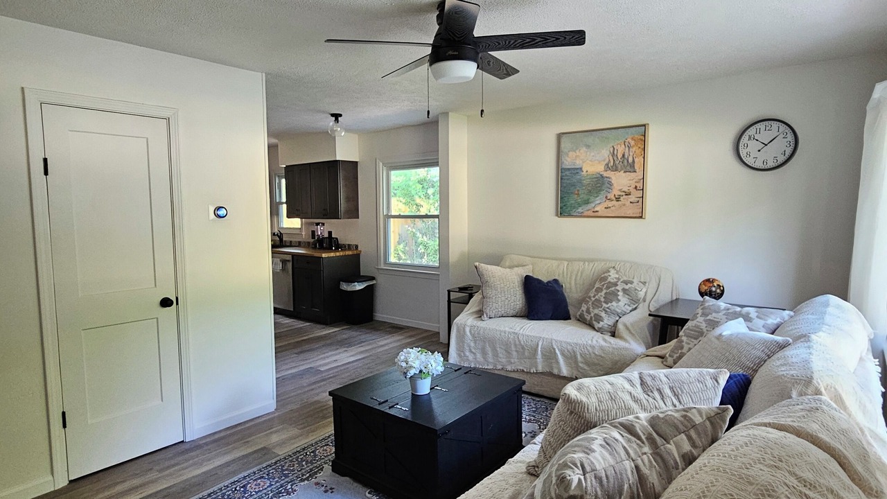 Photo of Livingroom in Mentor Headlands