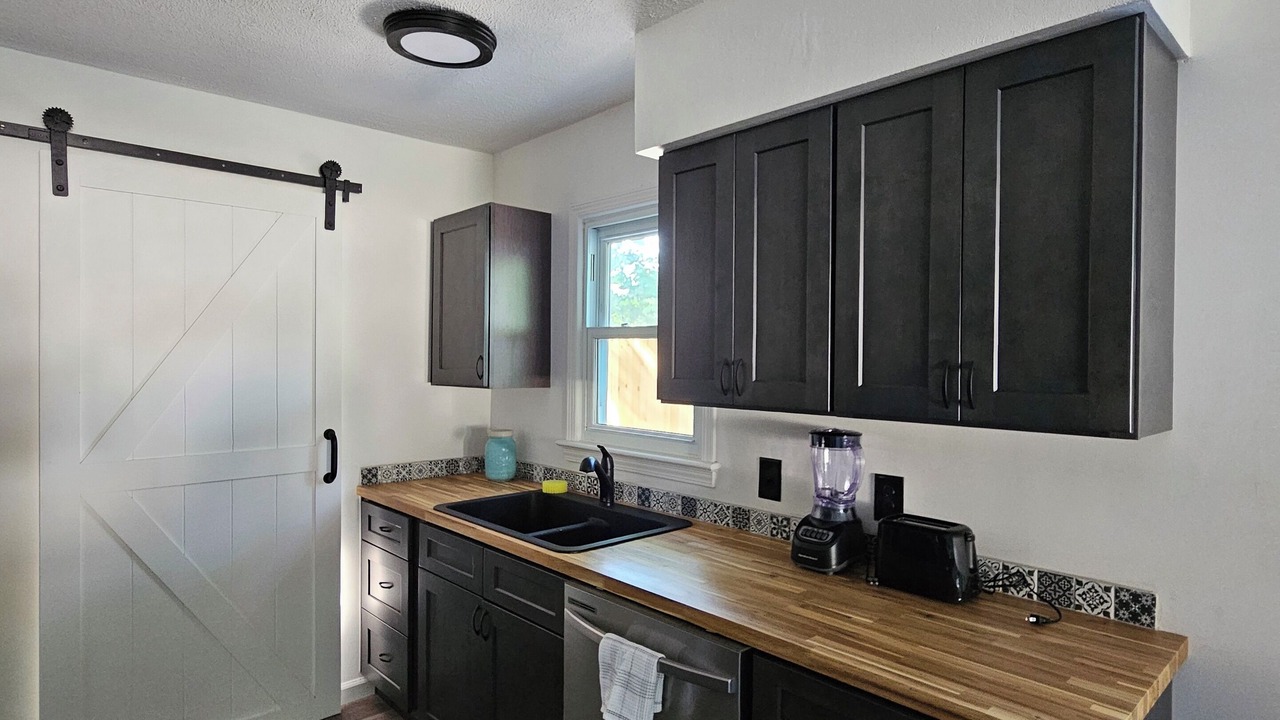 Photo of Kitchen in Mentor Headlands
