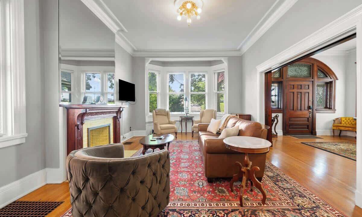 Photo of Livingroom in Corryville