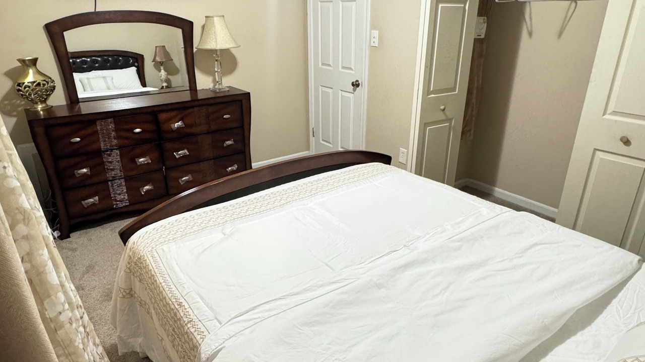 Photo of Bedroom in Lake Arbor