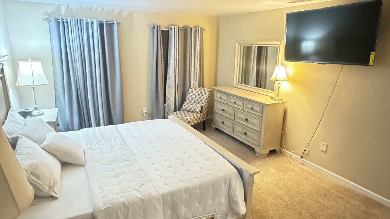 Photo of Bedroom in Lake Arbor