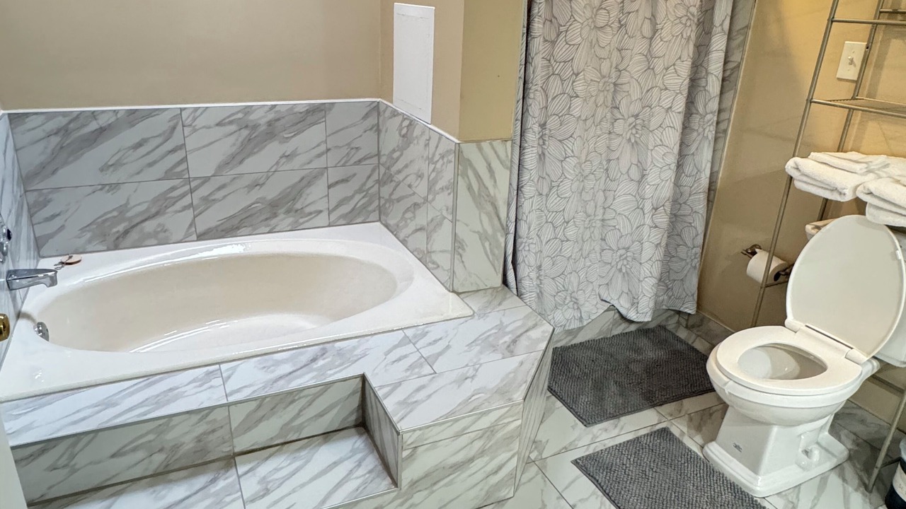 Photo of Bathroom in Lake Arbor