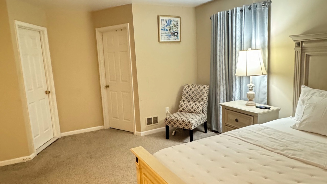 Photo of Bedroom in Lake Arbor