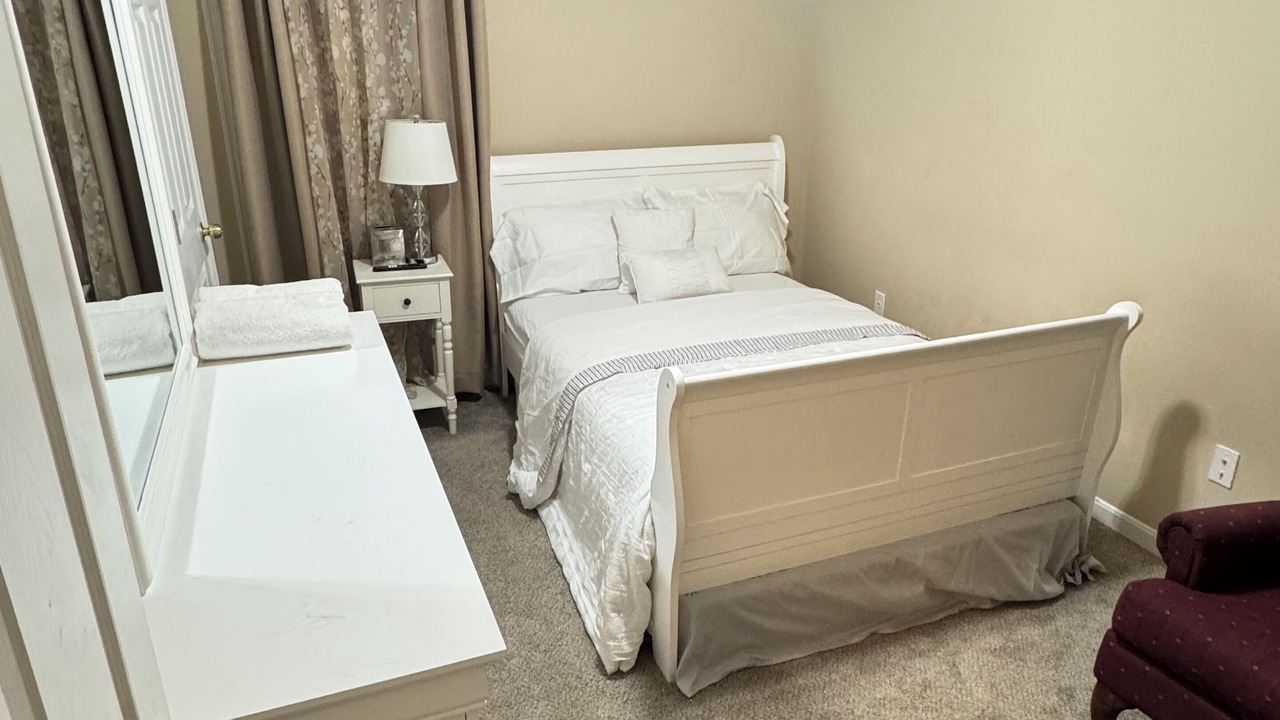 Photo of Bedroom in Lake Arbor