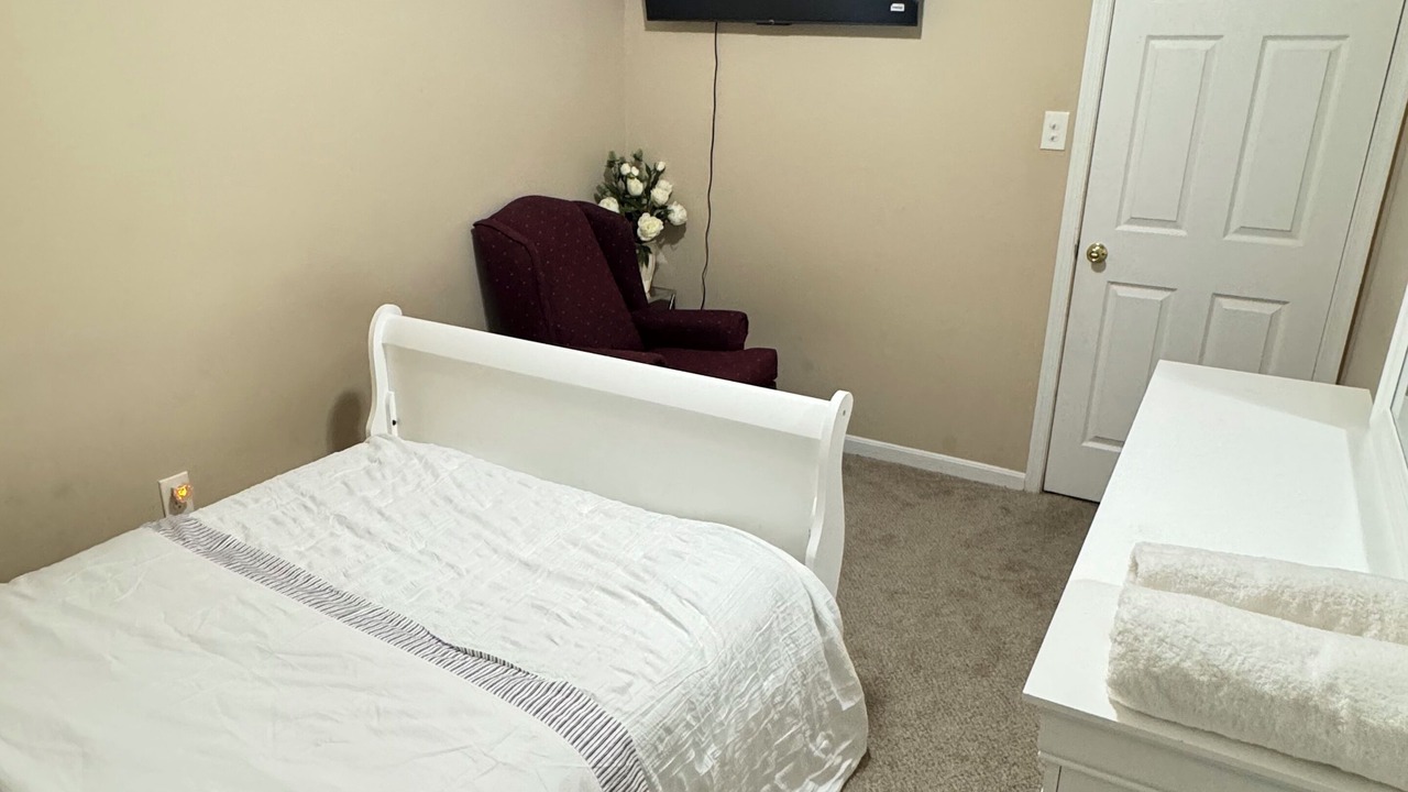 Photo of Bedroom in Lake Arbor