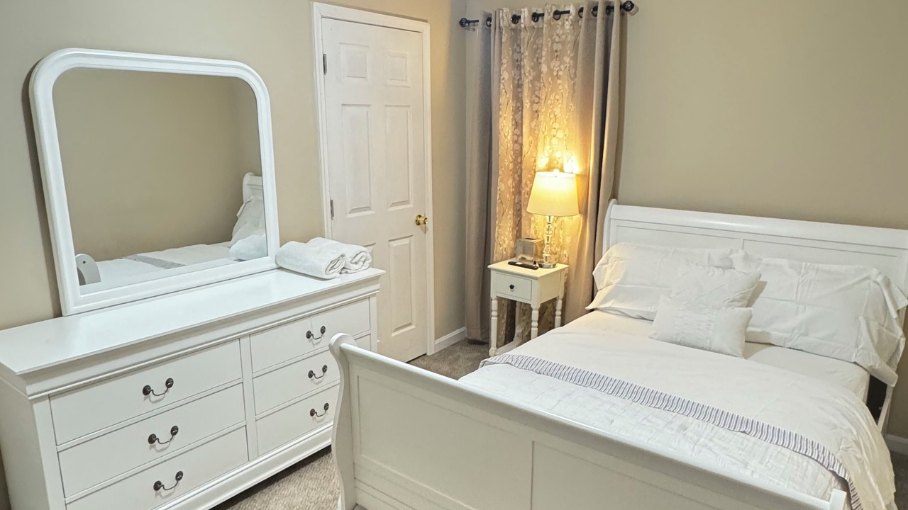 Photo of Bedroom in Lake Arbor