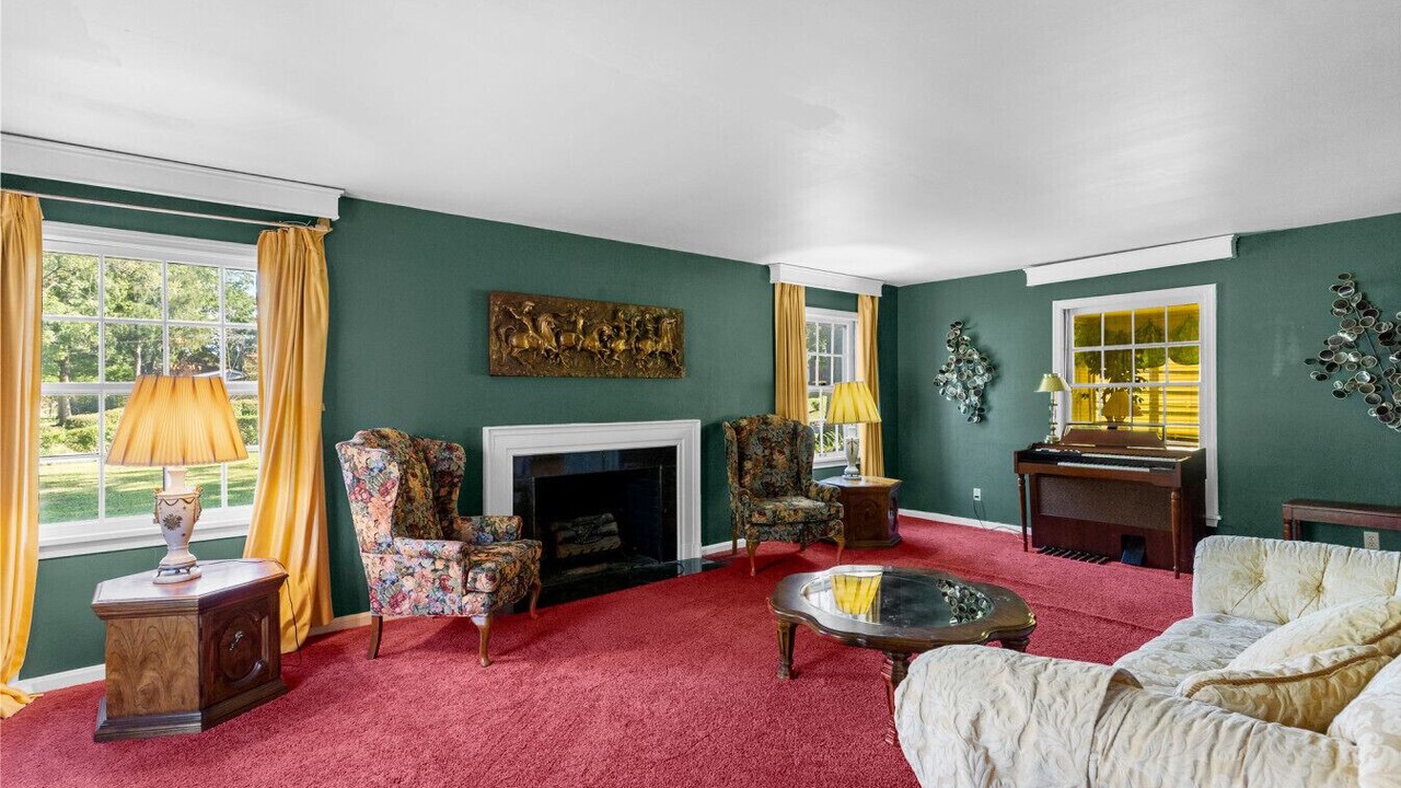 Photo of Livingroom in Youngstown