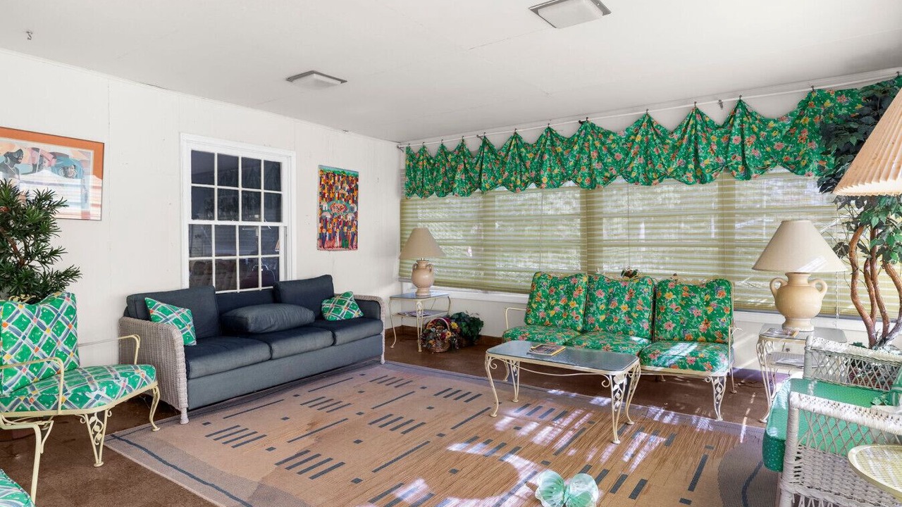 Photo of Livingroom in Youngstown