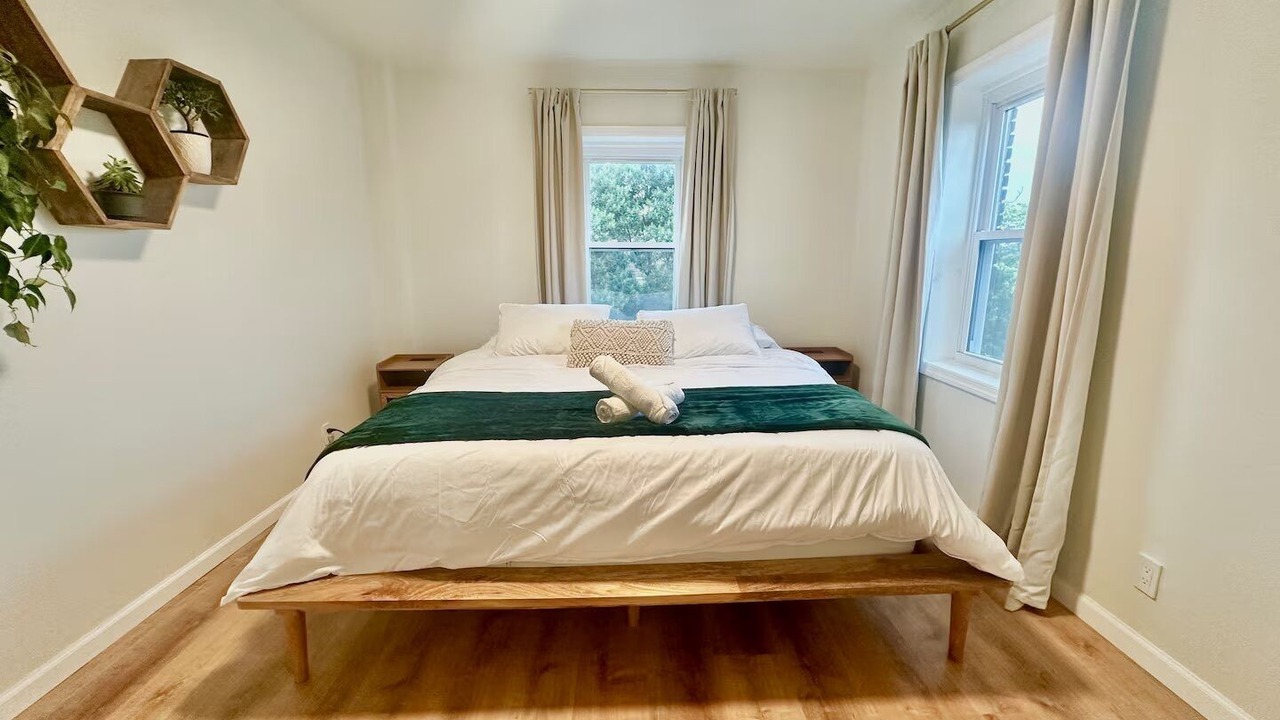Photo of Bedroom in Forest Hill
