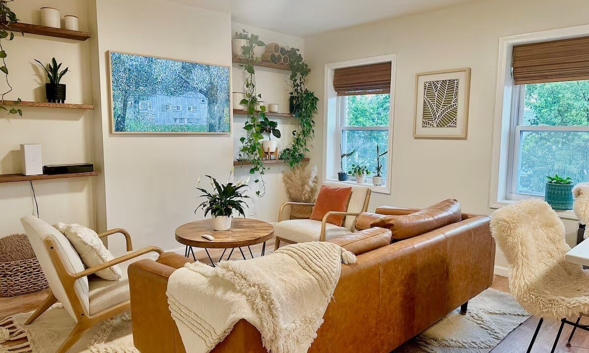 Photo of Livingroom in Forest Hill
