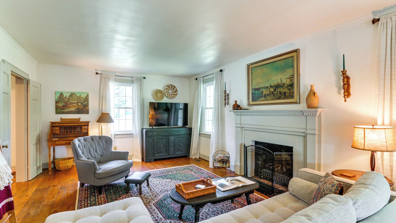 Photo of Livingroom in Charles Town