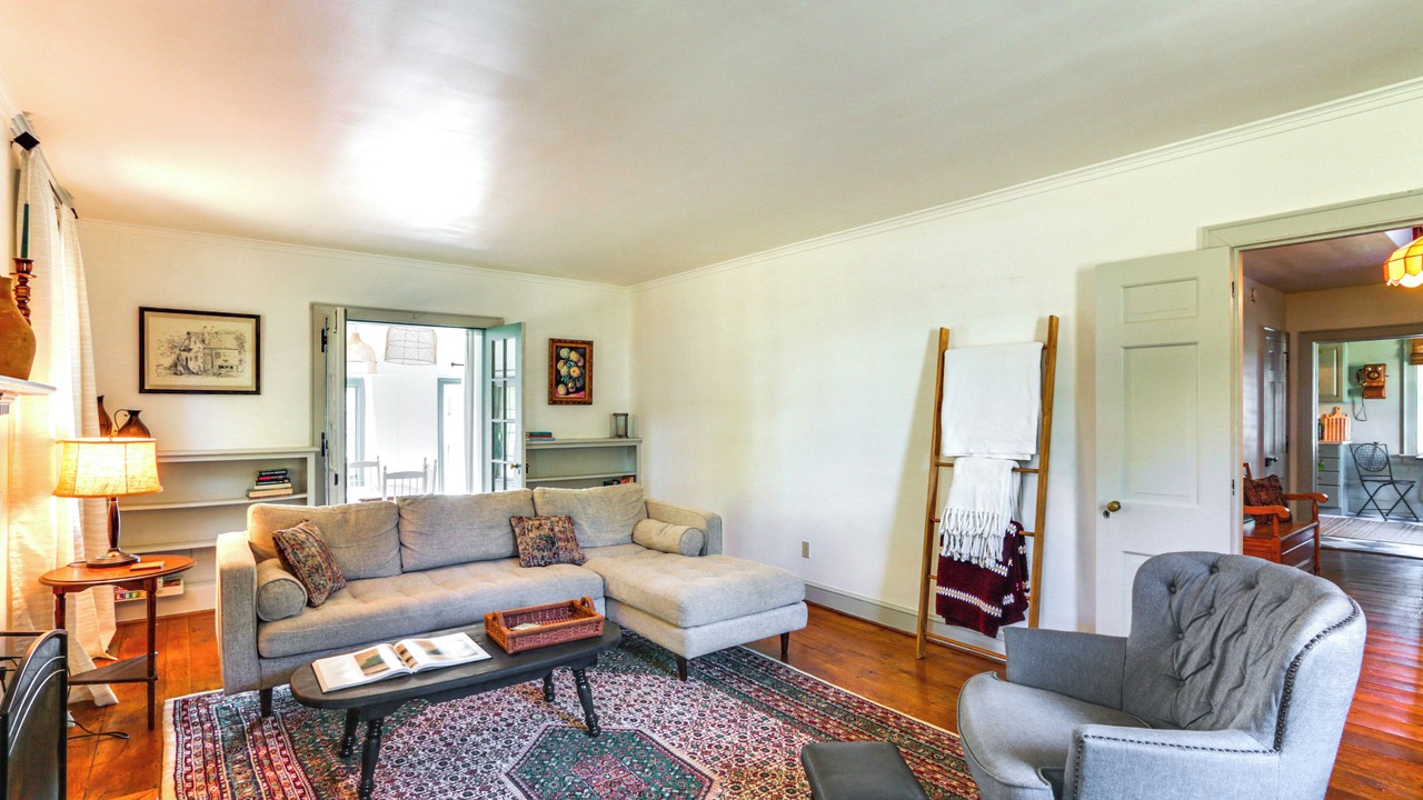 Photo of Livingroom in Charles Town