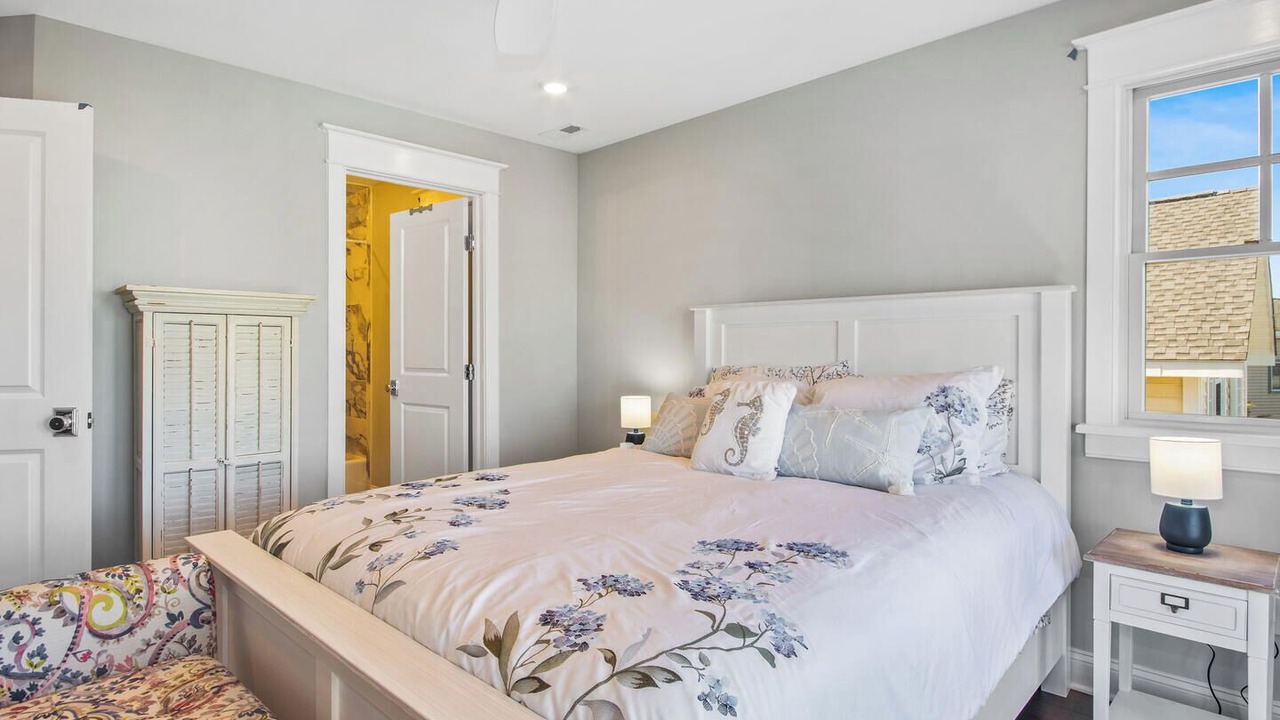Photo of Bedroom in Avalon
