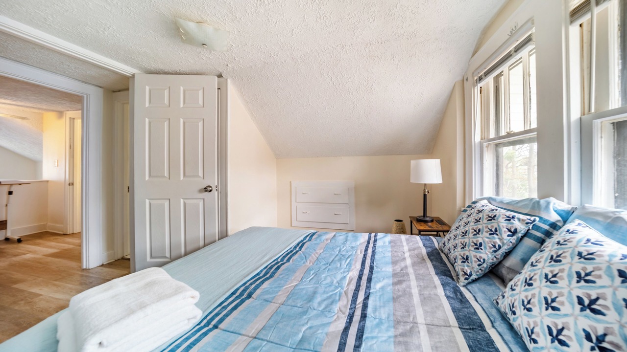 Photo of Bedroom in Cuyahoga Falls