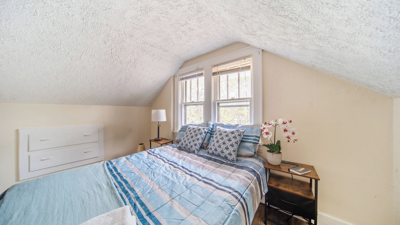 Photo of Bedroom in Cuyahoga Falls