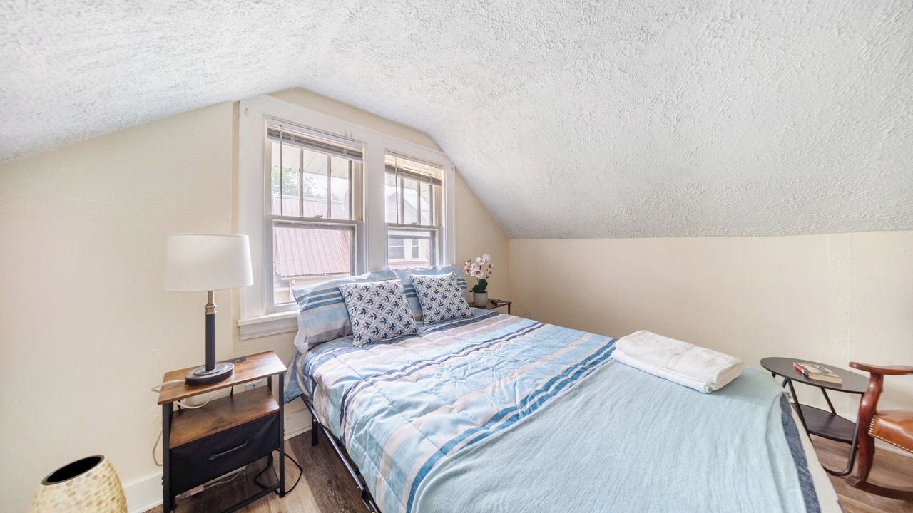 Photo of Bedroom in Cuyahoga Falls