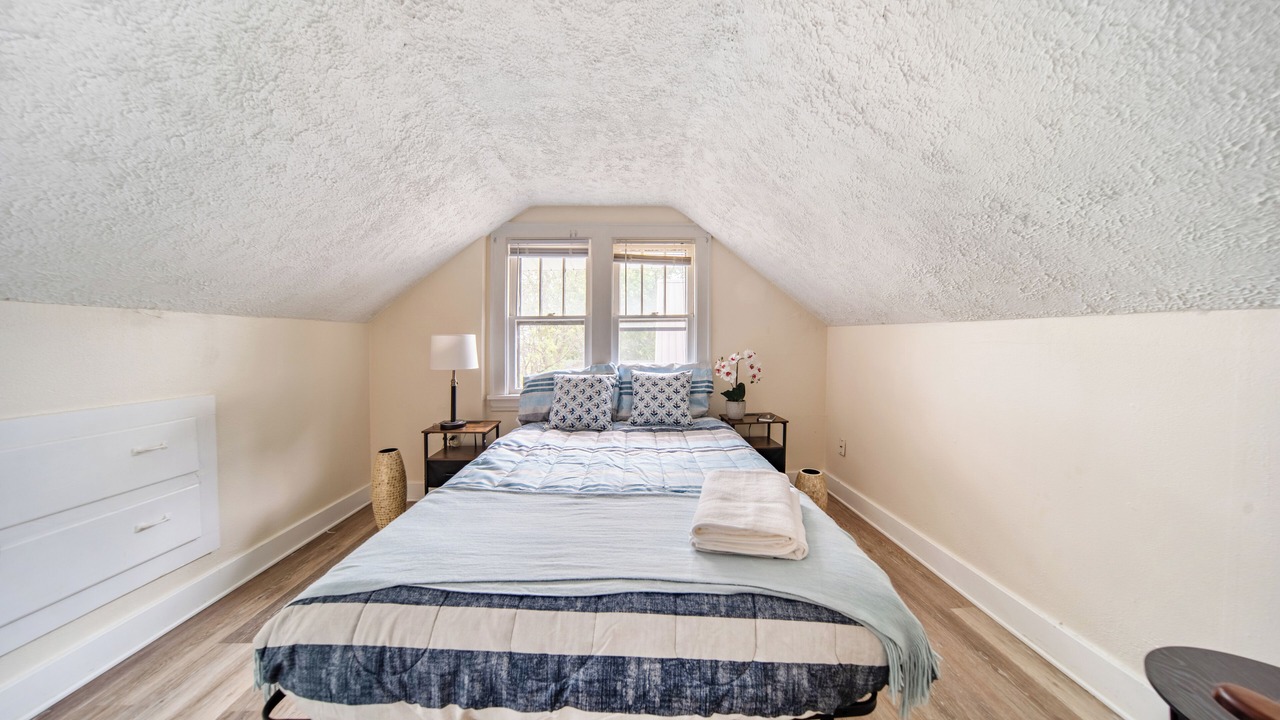 Photo of Bedroom in Cuyahoga Falls
