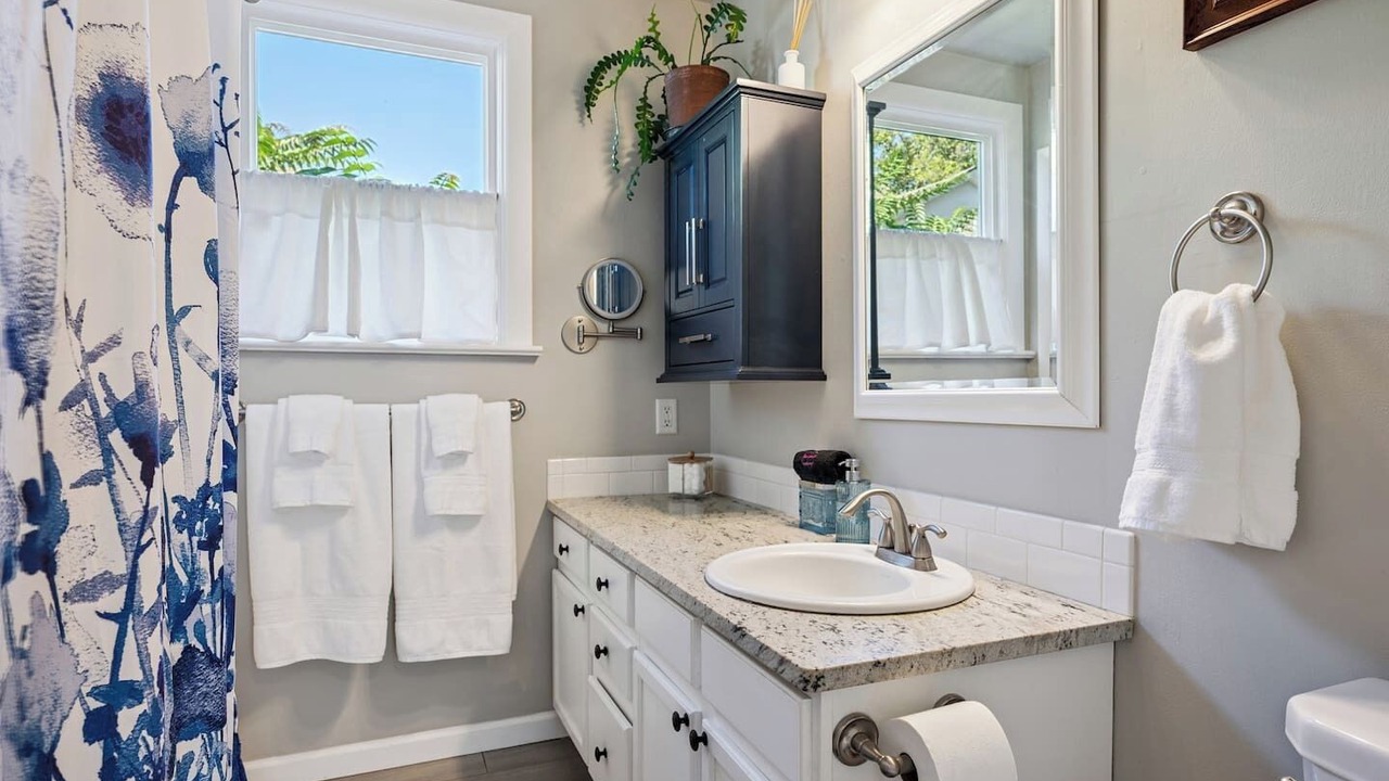 Photo of Bathroom in Depot Bench