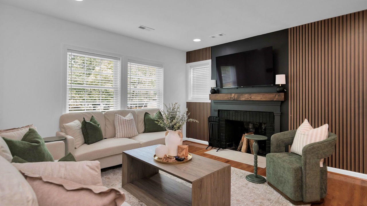 Photo of Livingroom in Alexandria West
