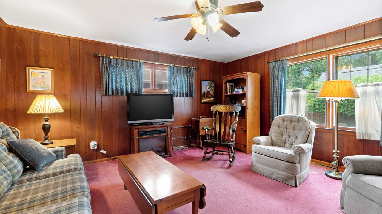 Photo of Livingroom in Erie