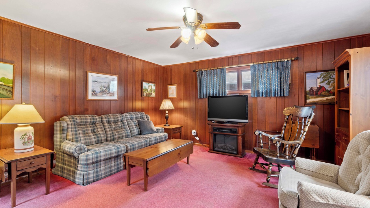 Photo of Livingroom in Erie