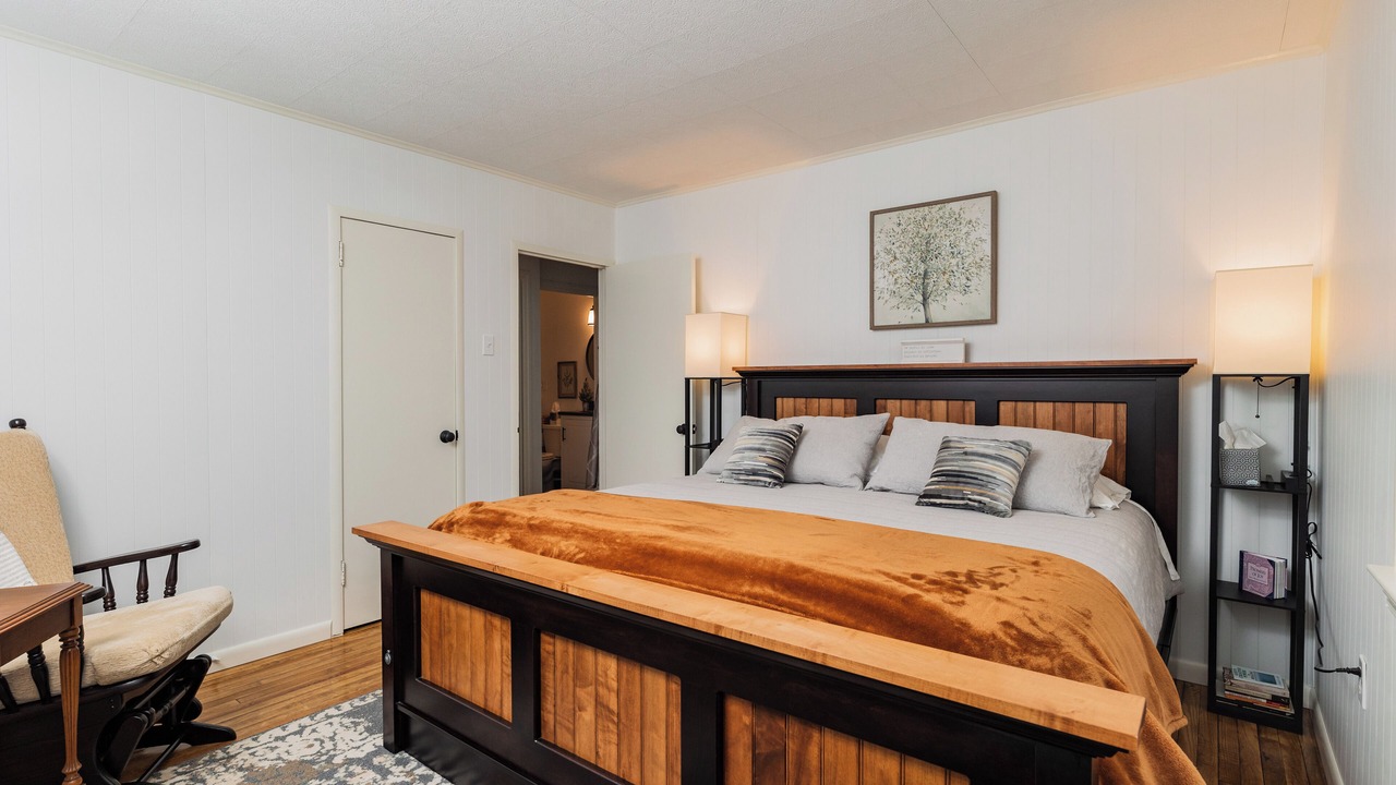 Photo of Bedroom in Pine Grove