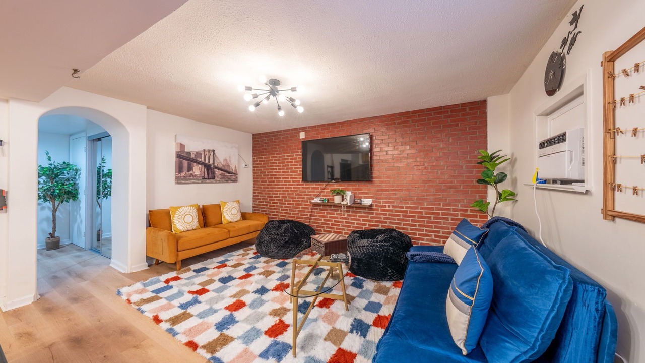 Photo of Livingroom in The Heights
