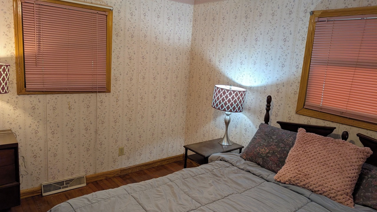 Photo of Bedroom in Hubbard