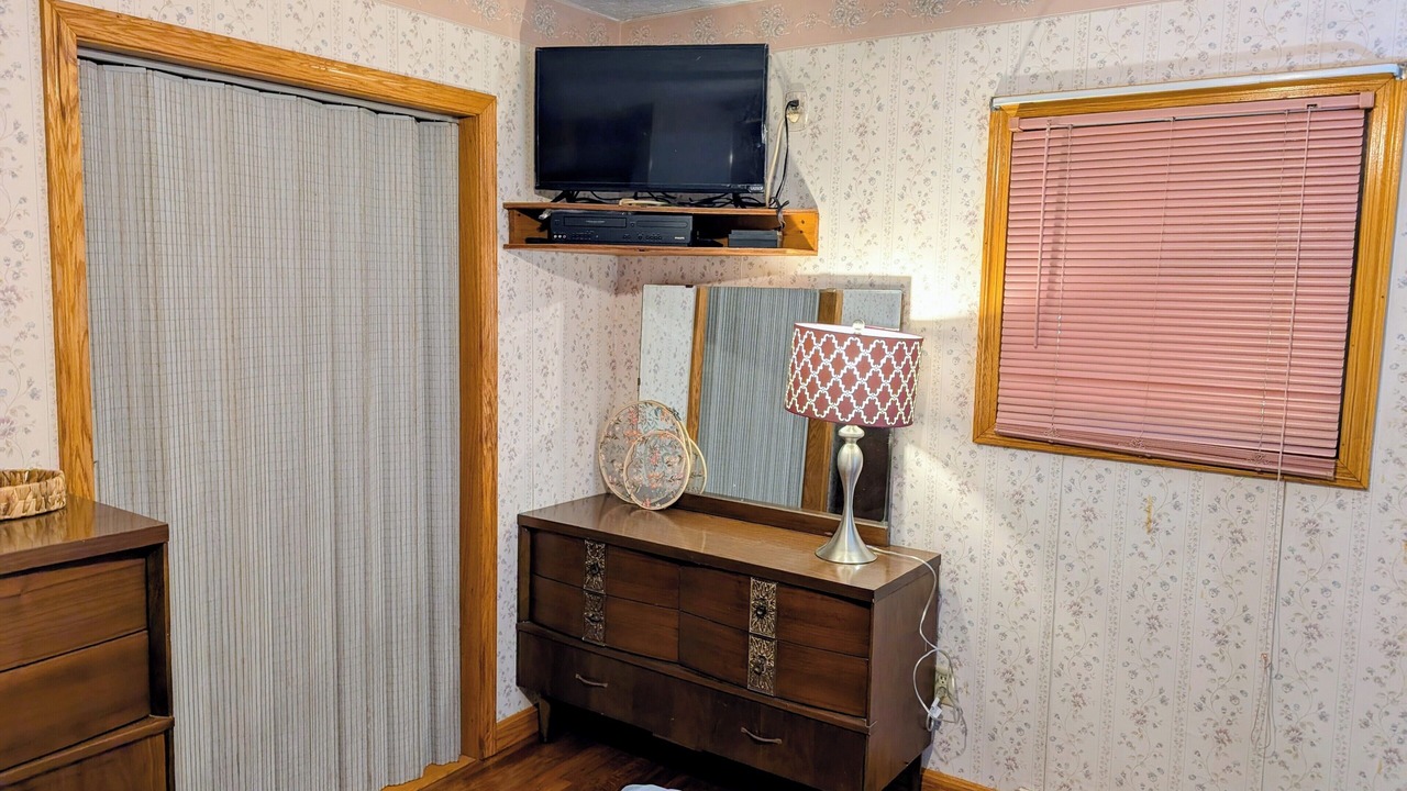 Photo of Bedroom in Hubbard