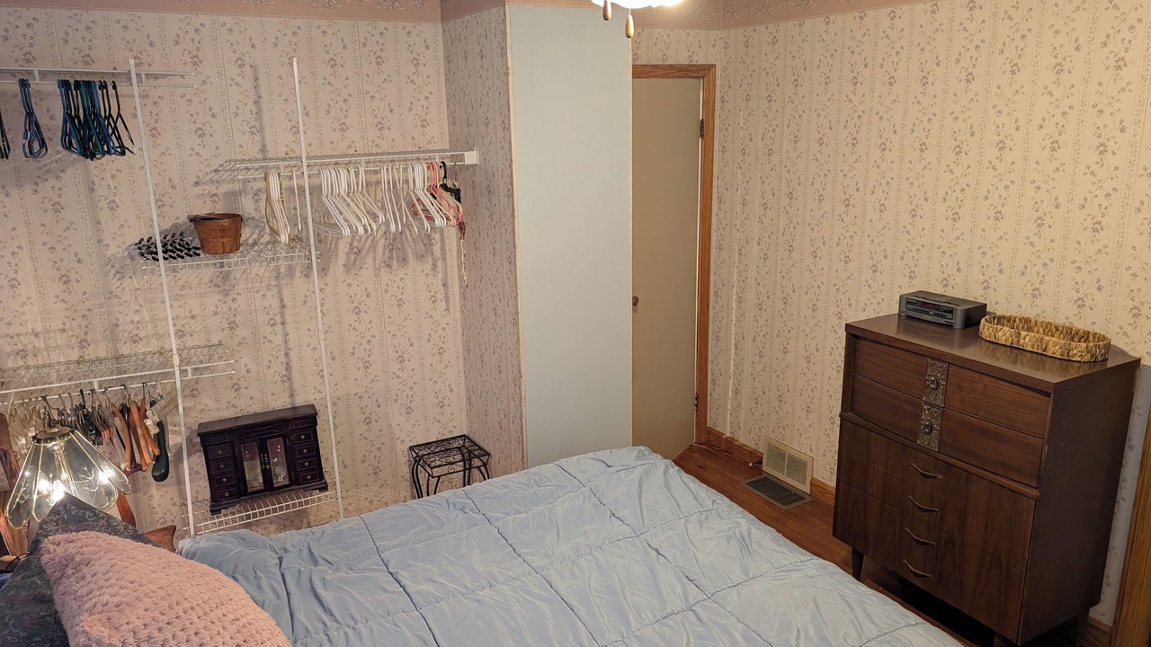 Photo of Bedroom in Hubbard