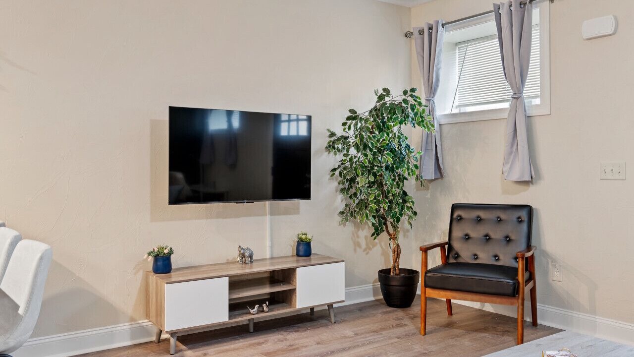 Photo of Livingroom in East Liberty