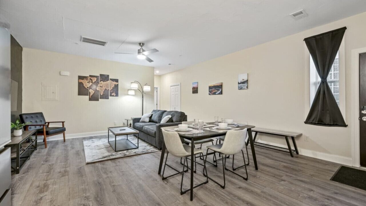 Photo of Livingroom in East Liberty