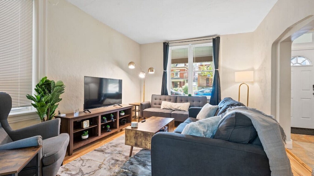 Photo of Livingroom in North Oakland