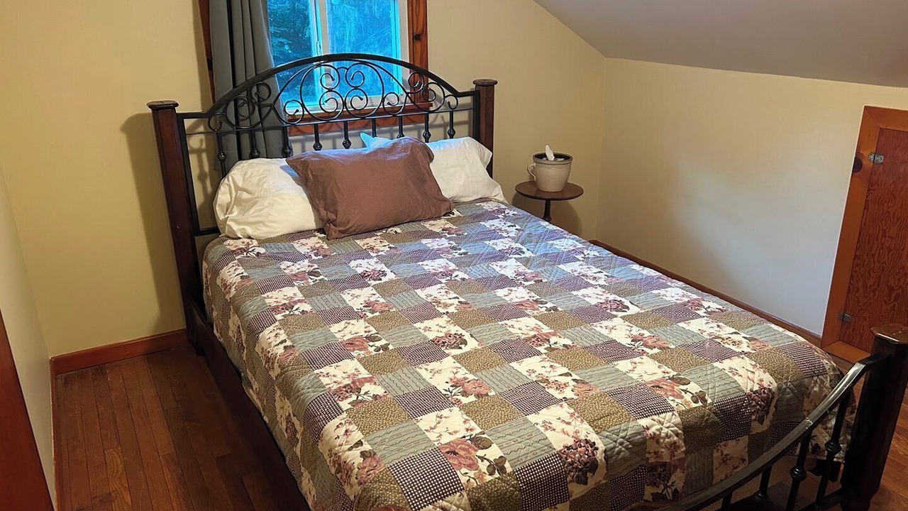 Photo of Bedroom in Benton