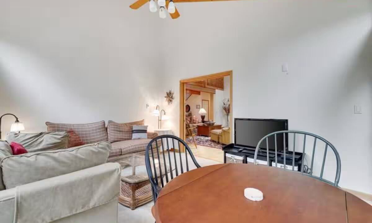 Photo of Livingroom in Briar Crest Woods
