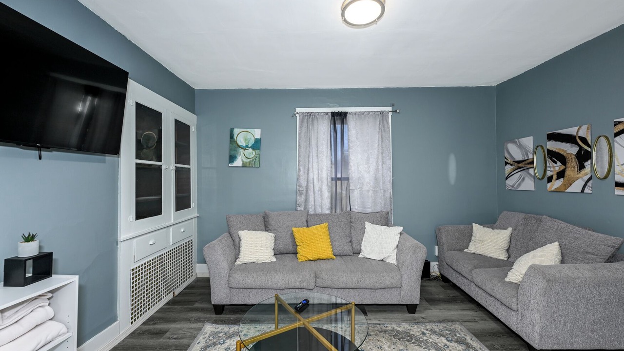 Photo of Livingroom in Firestone Park