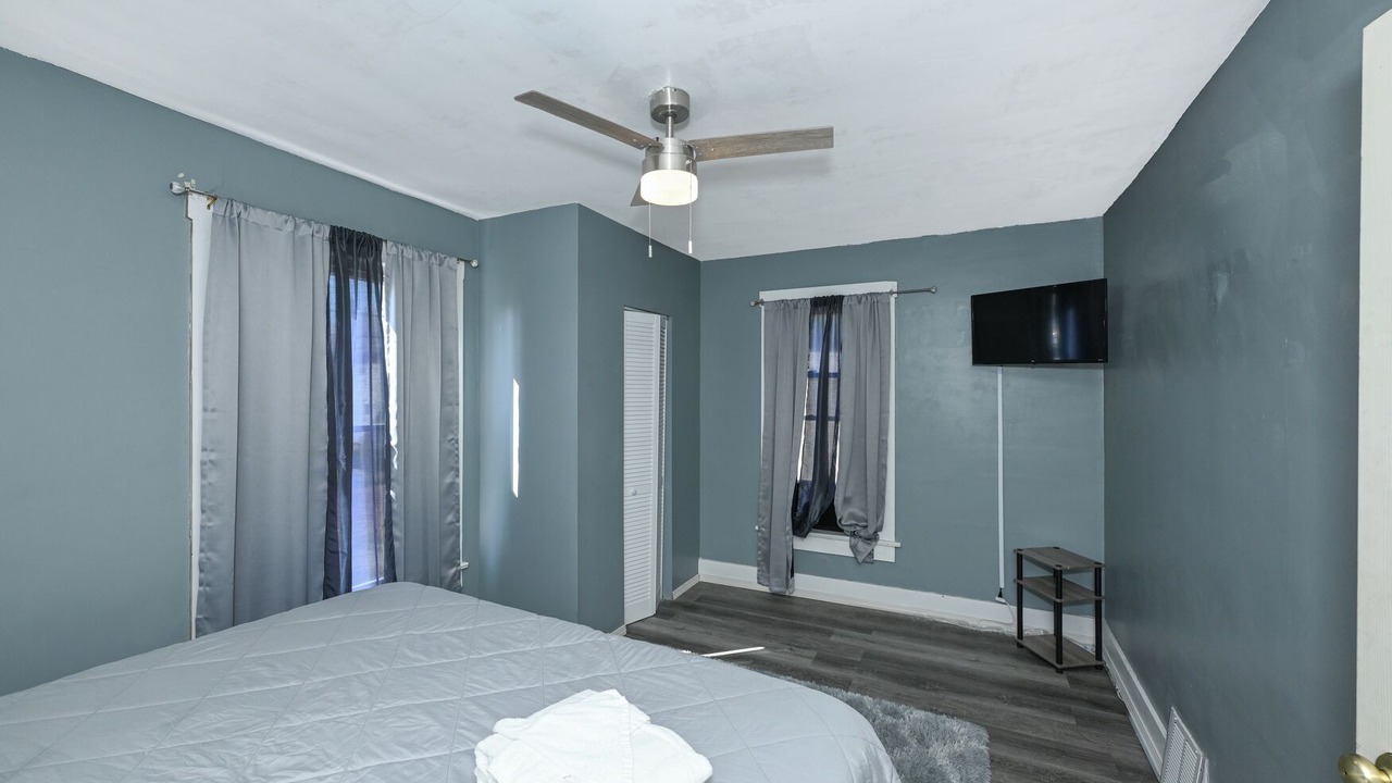 Photo of Bedroom in Firestone Park