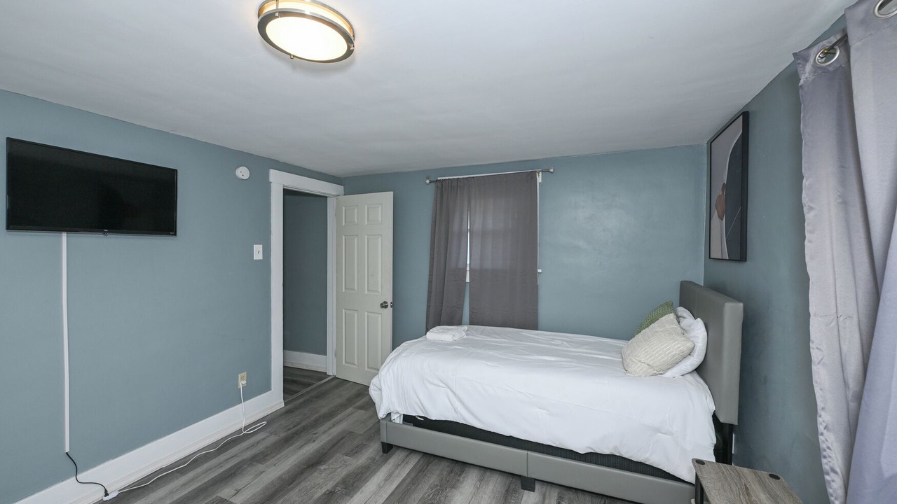 Photo of Bedroom in Firestone Park