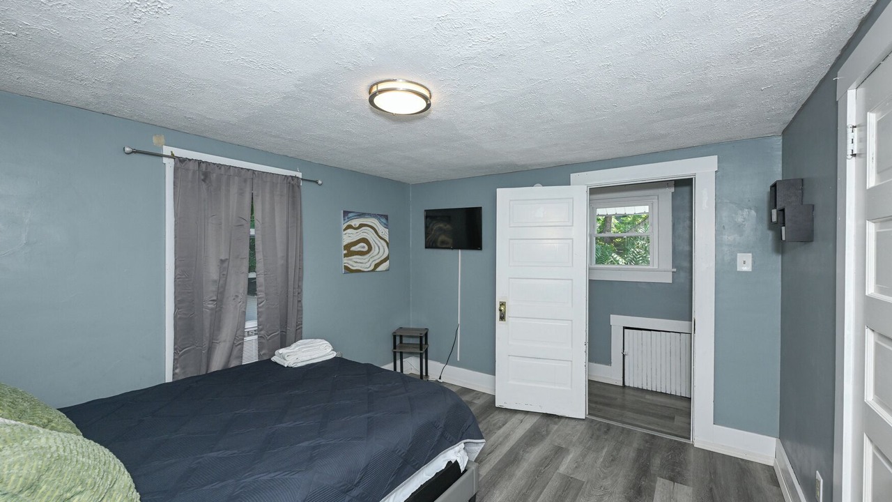 Photo of Bedroom in Firestone Park